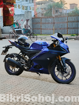 Yamaha R15 v4